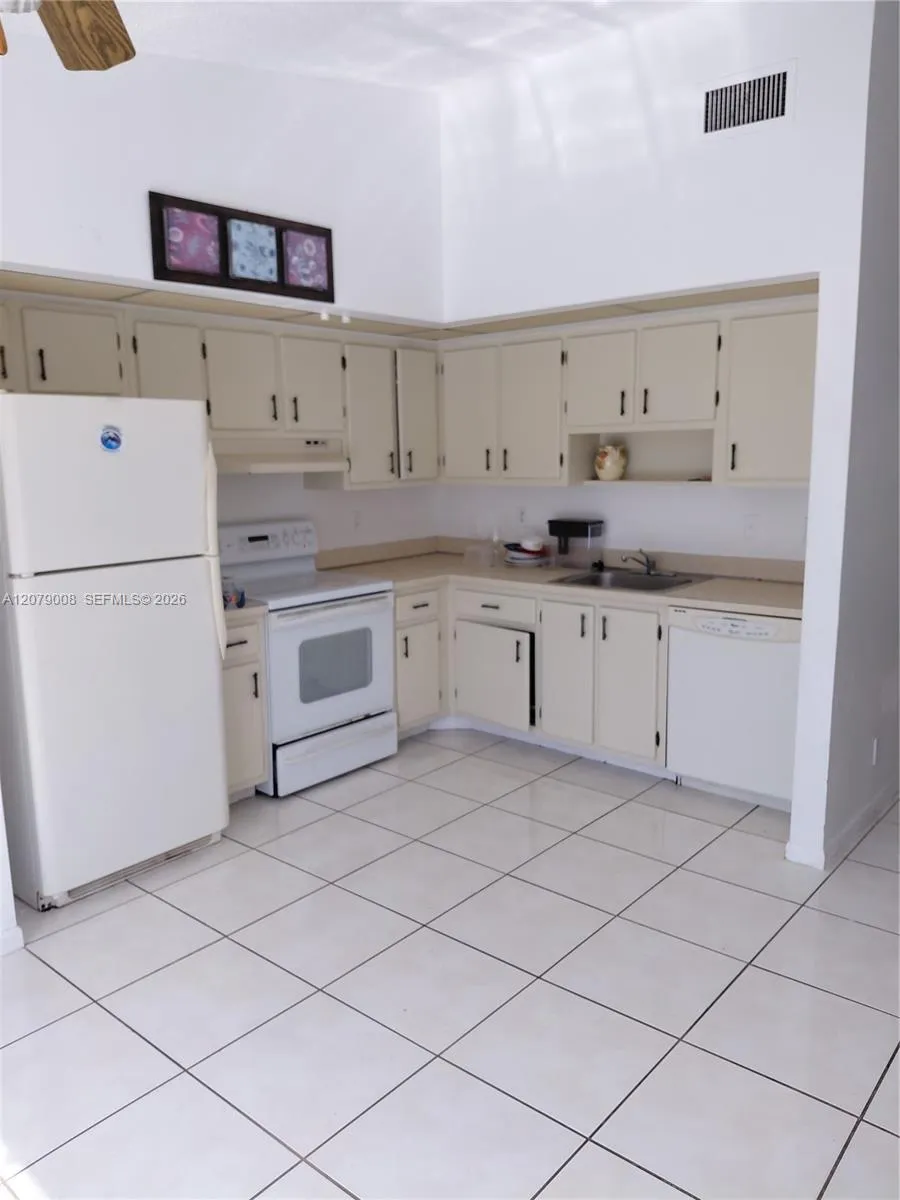 16 Camden Ln Boynton Beach, FL 33426