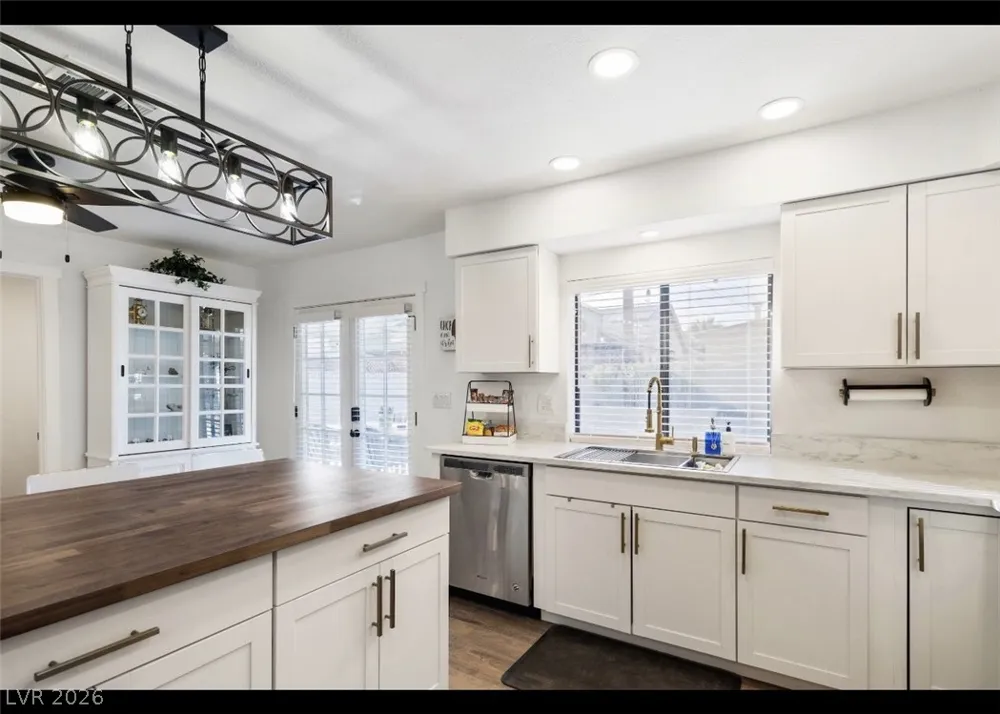 712 Glen Abbey Circle Las Vegas, NV 89107