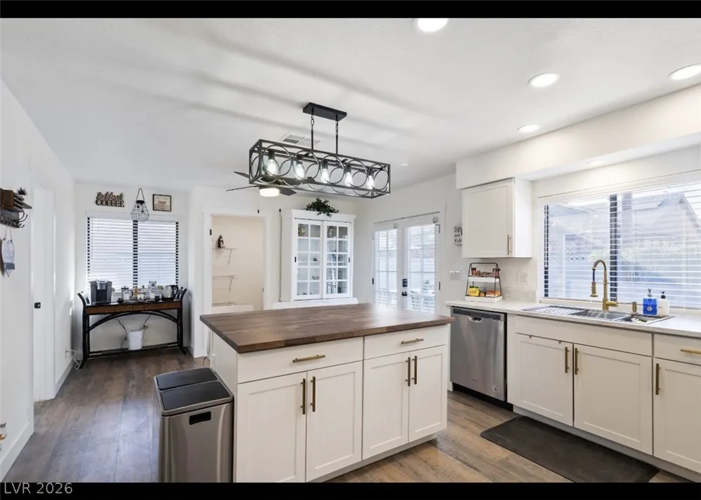 712 Glen Abbey Circle Las Vegas, NV 89107