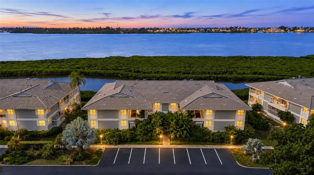1249 EDGEWATER CIRCLE #73 Bradenton, FL 34209