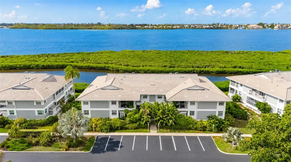 1249 EDGEWATER CIRCLE #73 Bradenton, FL 34209