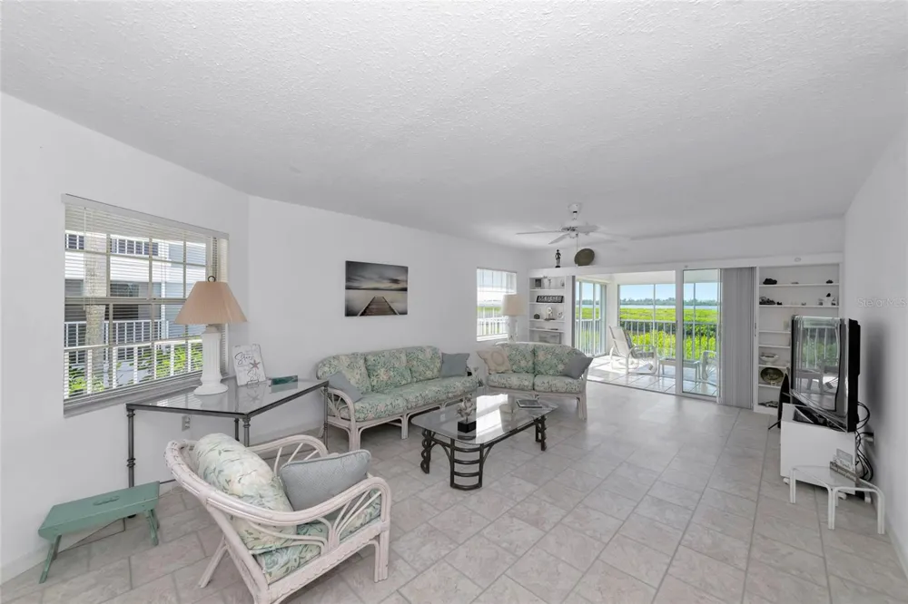 1249 EDGEWATER CIRCLE #73 Bradenton, FL 34209