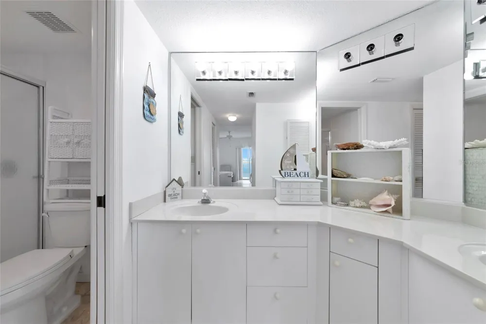 1249 EDGEWATER CIRCLE #73 Bradenton, FL 34209