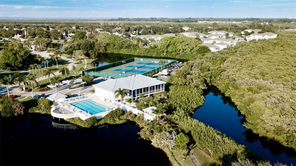 1249 EDGEWATER CIRCLE #73 Bradenton, FL 34209