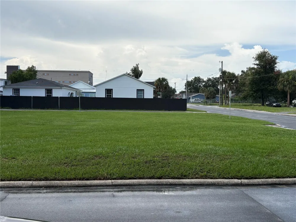 1233 NEW YORK AVENUE Lakeland, FL 33805