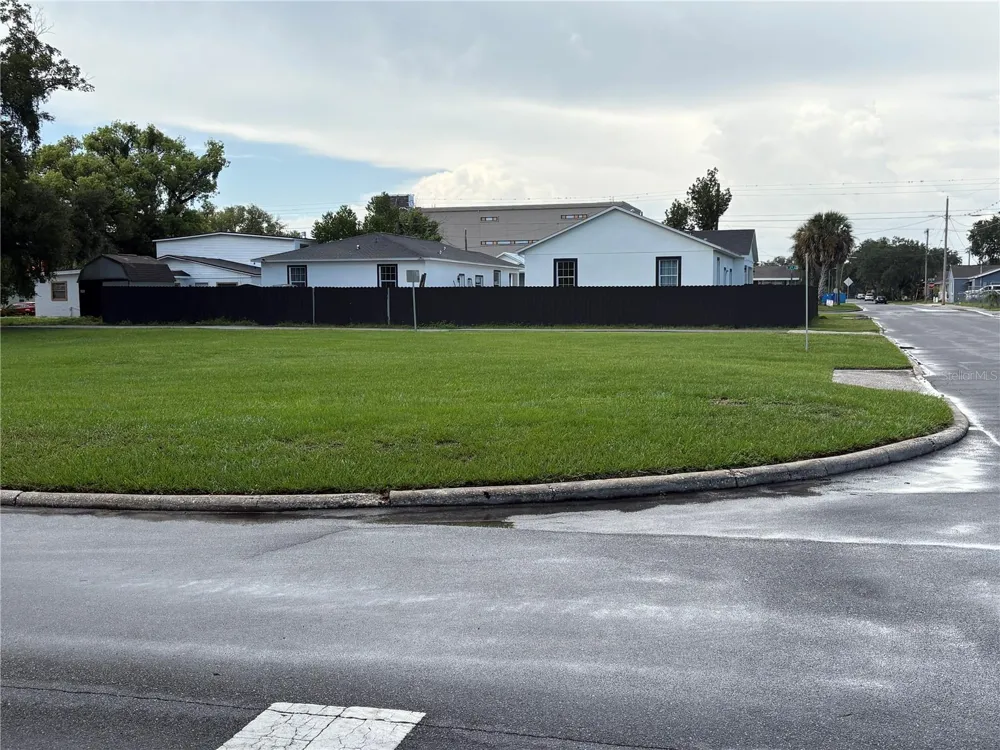 1233 NEW YORK AVENUE Lakeland, FL 33805