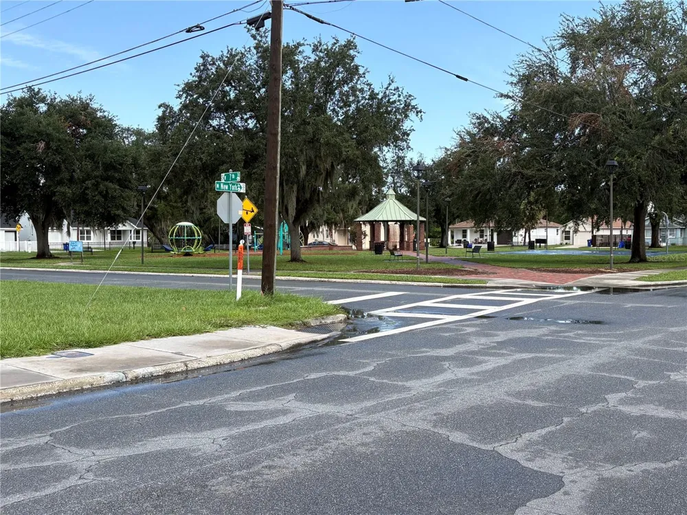 1233 NEW YORK AVENUE Lakeland, FL 33805