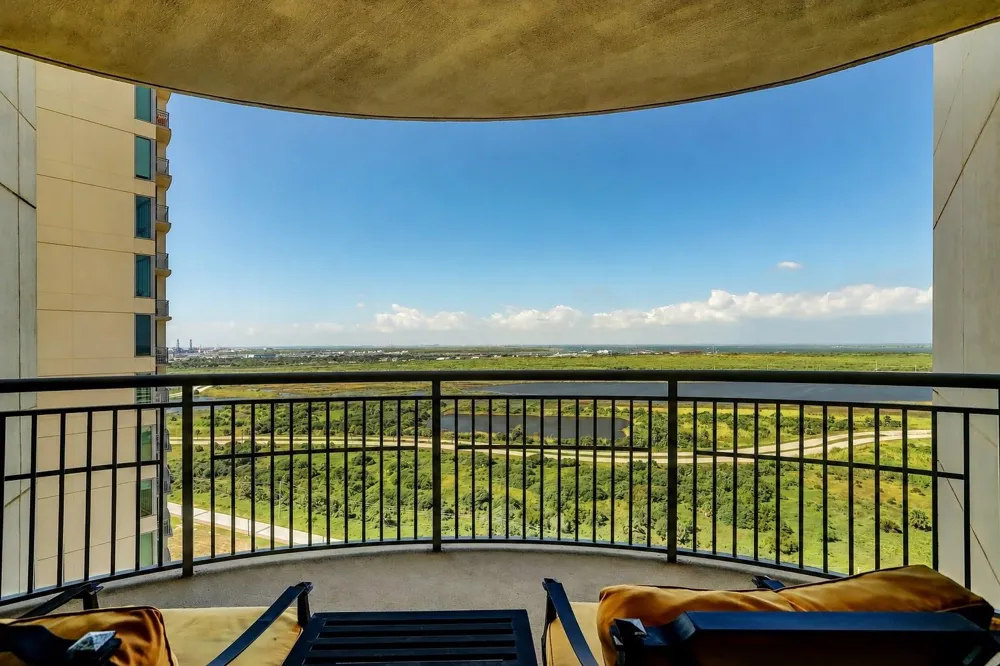 801 E Beach Drive #BC1810 Galveston, TX 77550