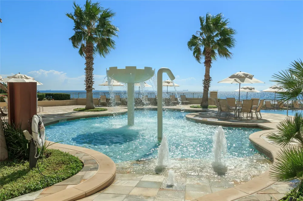 801 E Beach Drive #BC1810 Galveston, TX 77550