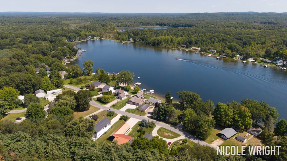 11828 Lakeridge Drive Wayland, MI 49348