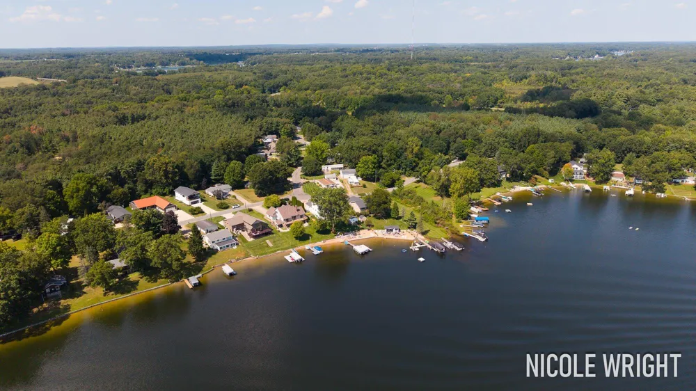 11828 Lakeridge Drive Wayland, MI 49348