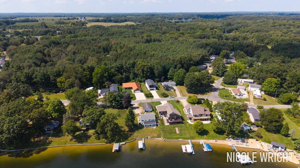 11828 Lakeridge Drive Wayland, MI 49348