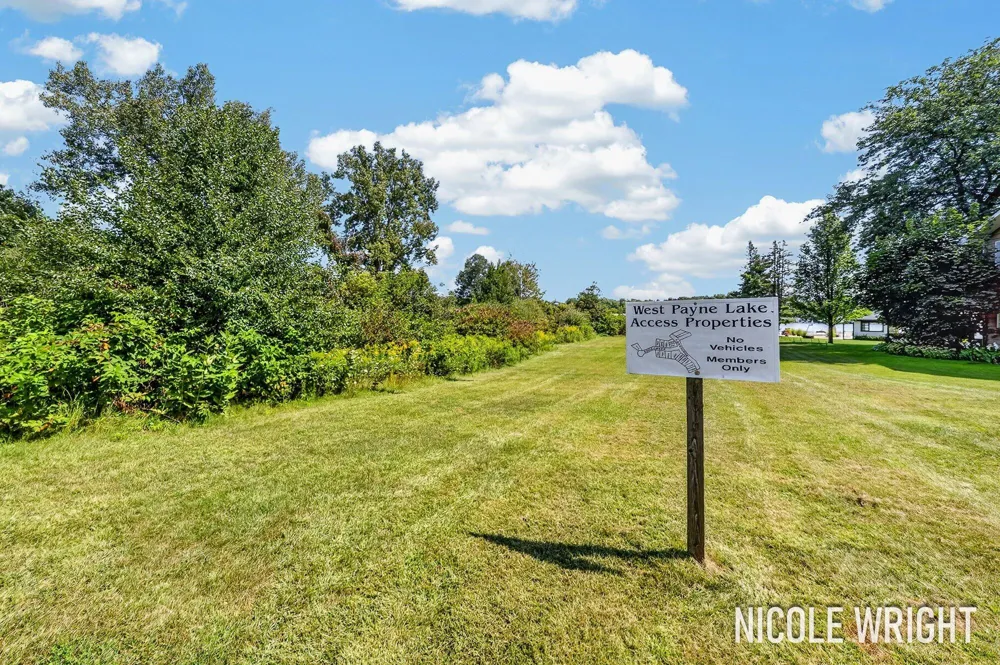 11828 Lakeridge Drive Wayland, MI 49348