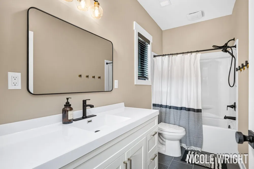 11828 Lakeridge Drive Wayland, MI 49348