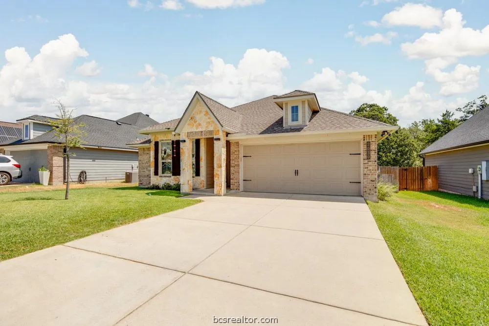 2030 Dumfries Drive Bryan, TX 77807
