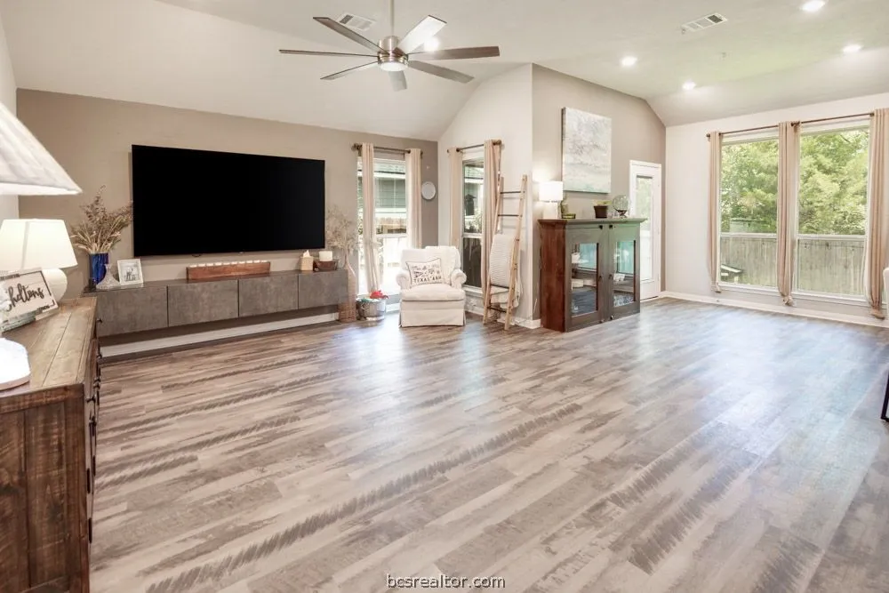 2030 Dumfries Drive Bryan, TX 77807