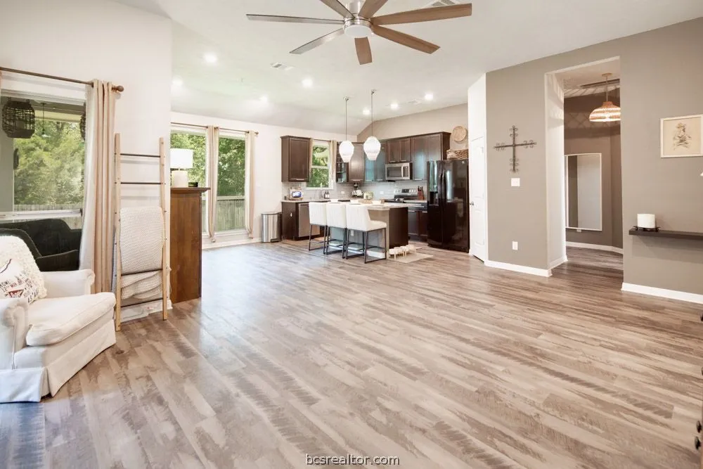 2030 Dumfries Drive Bryan, TX 77807