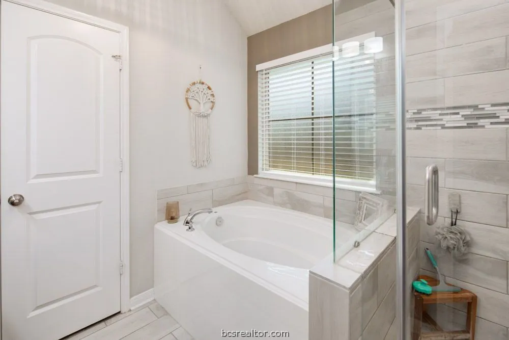 2030 Dumfries Drive Bryan, TX 77807