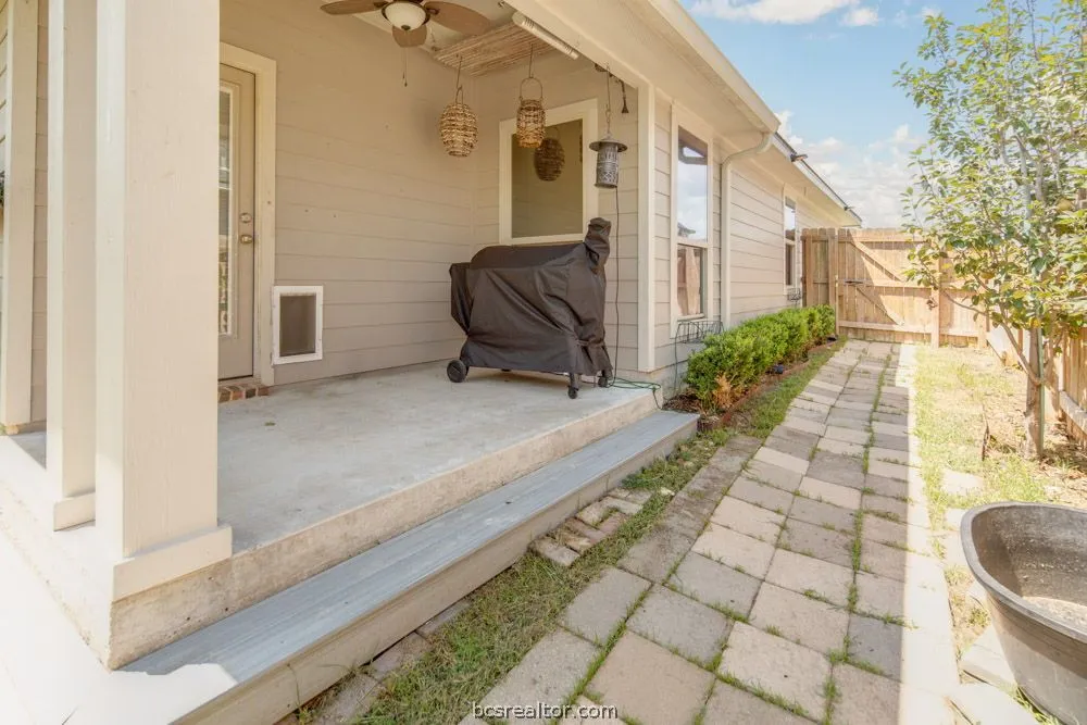 2030 Dumfries Drive Bryan, TX 77807