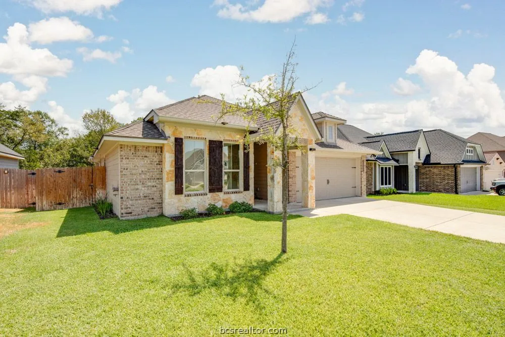 2030 Dumfries Drive Bryan, TX 77807