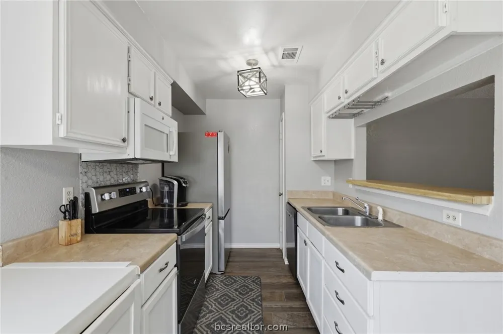 3113 Larkspur Circle College Station, TX 77845