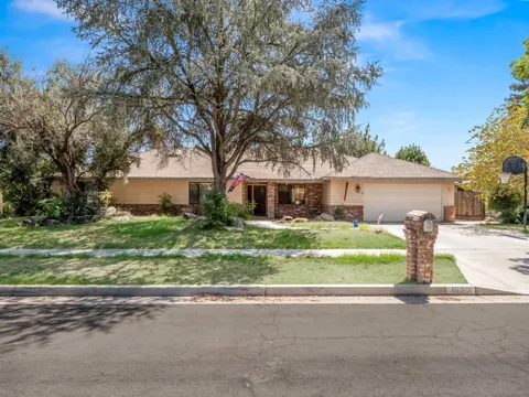 1563 E Fallbrook Avenue