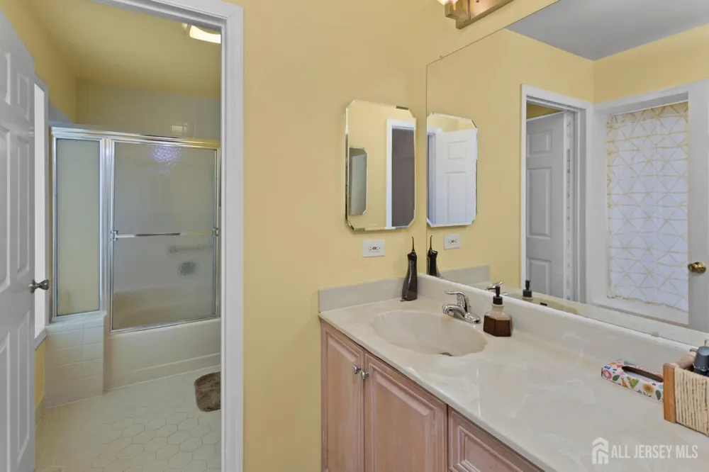 14 Thomas Paine Drive Monroe, NJ 08831
