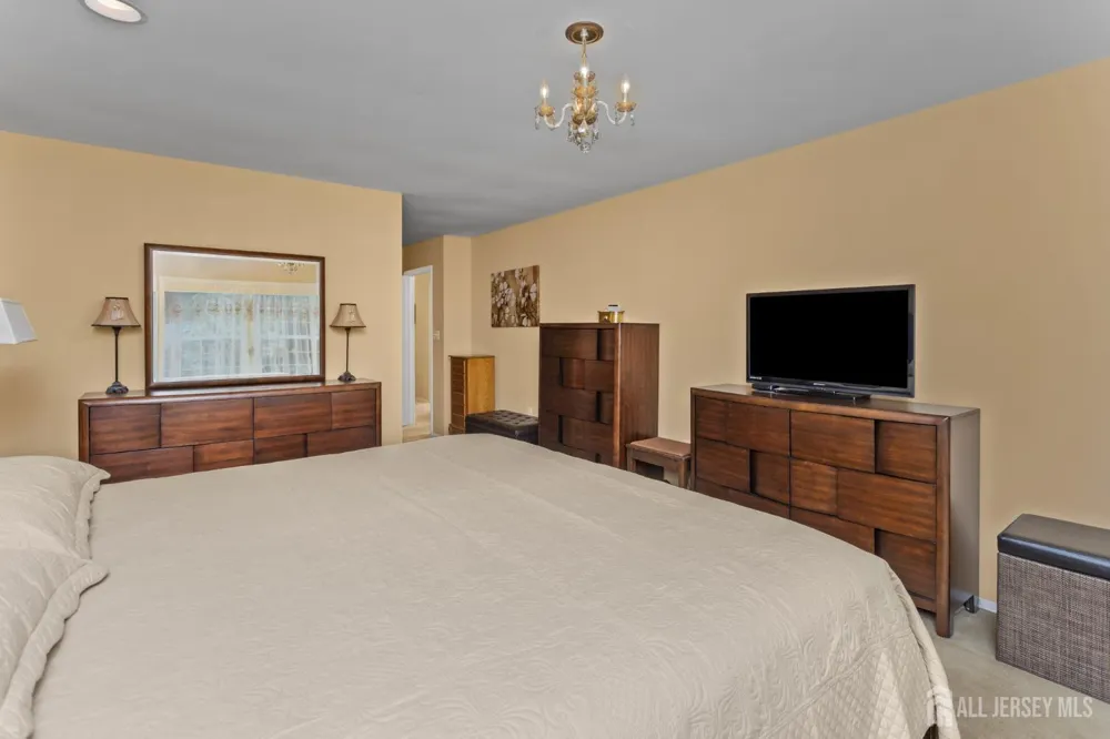 14 Thomas Paine Drive Monroe, NJ 08831