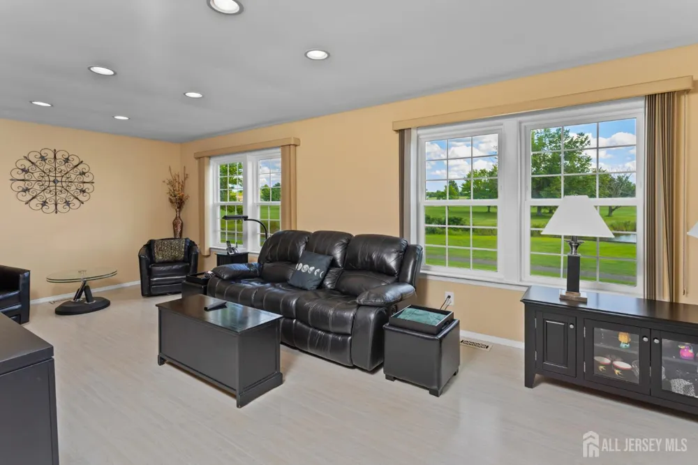 14 Thomas Paine Drive Monroe, NJ 08831