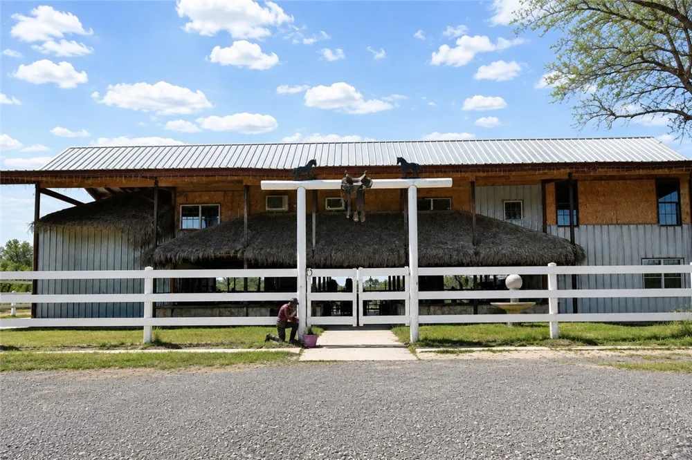 2325 E Highway 285 Falfurrias, TX 78355