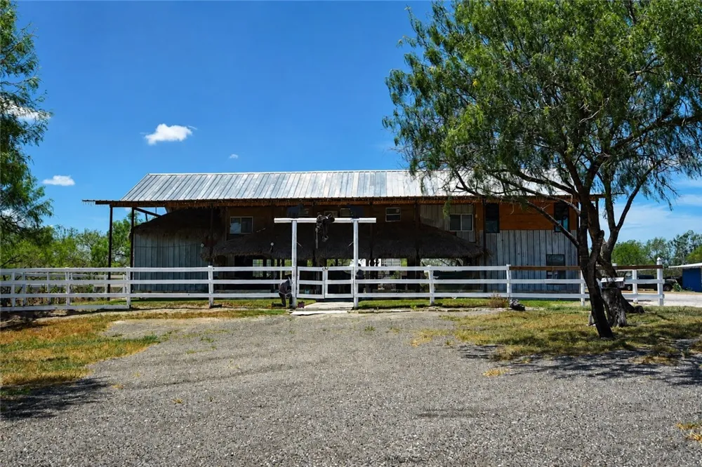 2325 E Highway 285 Falfurrias, TX 78355