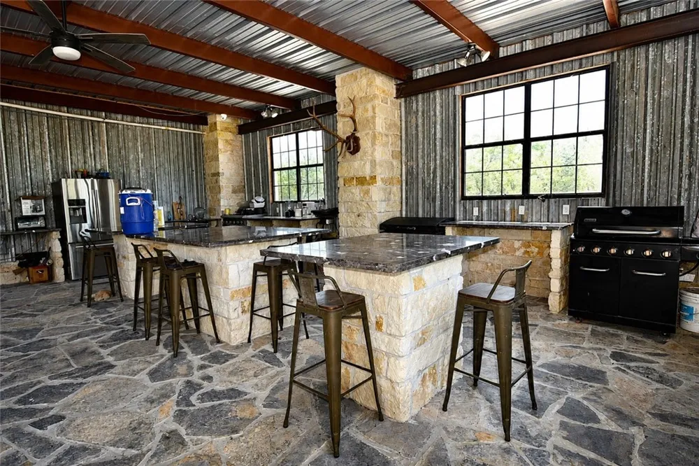 2325 E Highway 285 Falfurrias, TX 78355