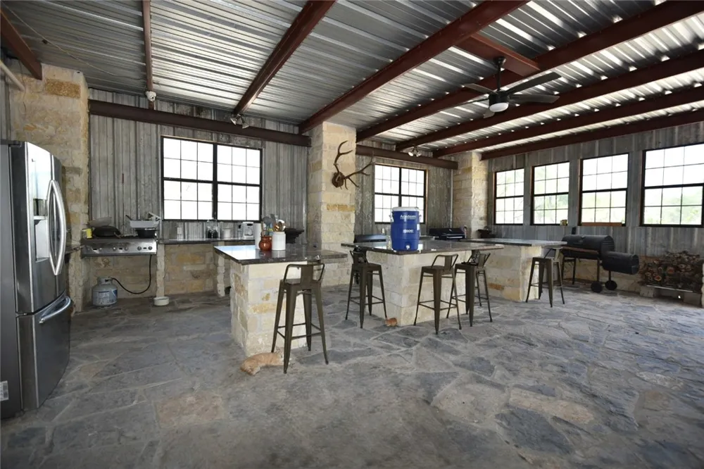 2325 E Highway 285 Falfurrias, TX 78355