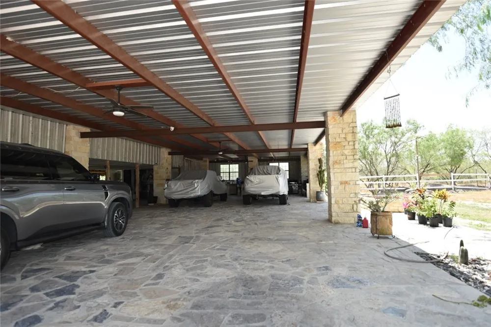 2325 E Highway 285 Falfurrias, TX 78355