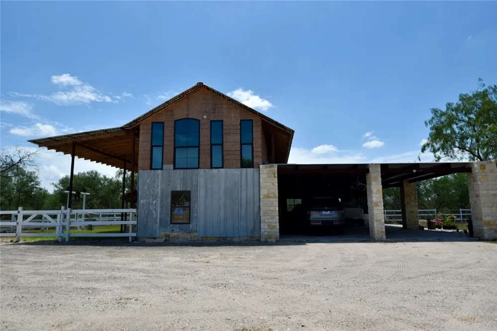 2325 E Highway 285 Falfurrias, TX 78355