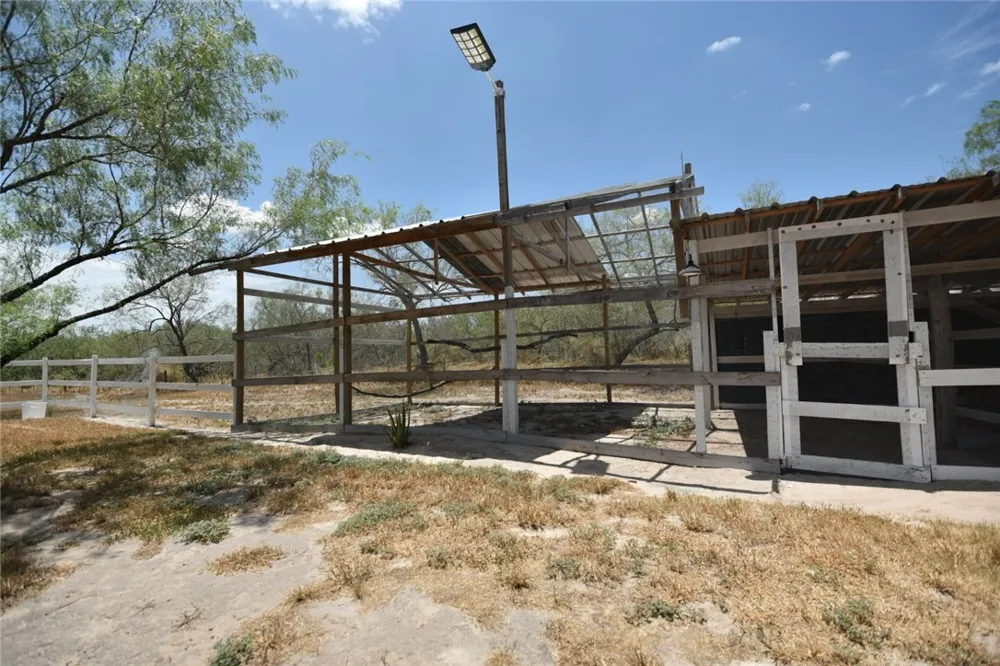 2325 E Highway 285 Falfurrias, TX 78355