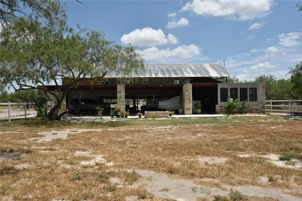 2325 E Highway 285 Falfurrias, TX 78355