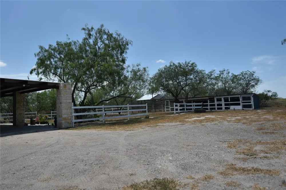 2325 E Highway 285 Falfurrias, TX 78355