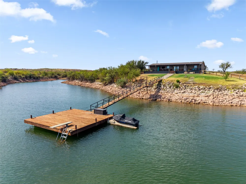 606 W Moonshine Road Seymour, TX 76380
