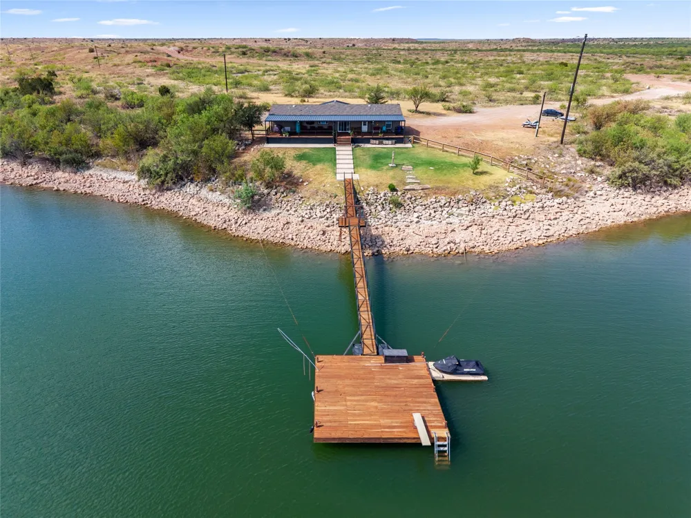 606 W Moonshine Road Seymour, TX 76380