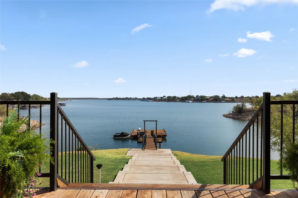 606 W Moonshine Road Seymour, TX 76380