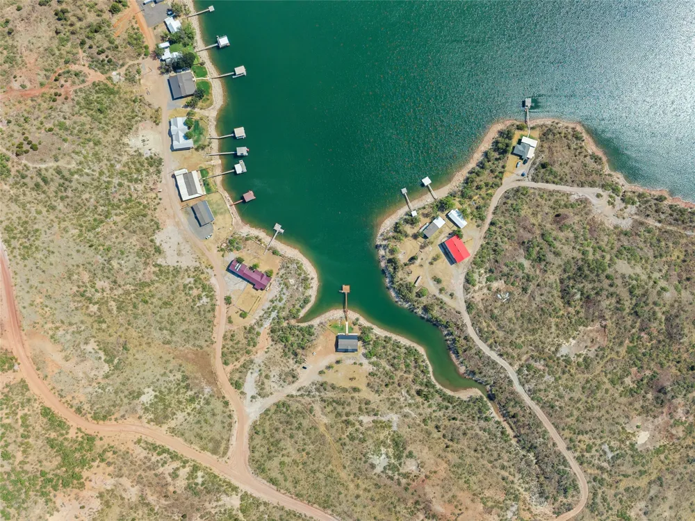 606 W Moonshine Road Seymour, TX 76380