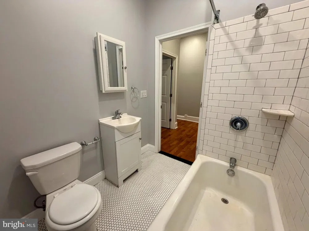 5028 WALNUT STREET #1F Philadelphia, PA 19139