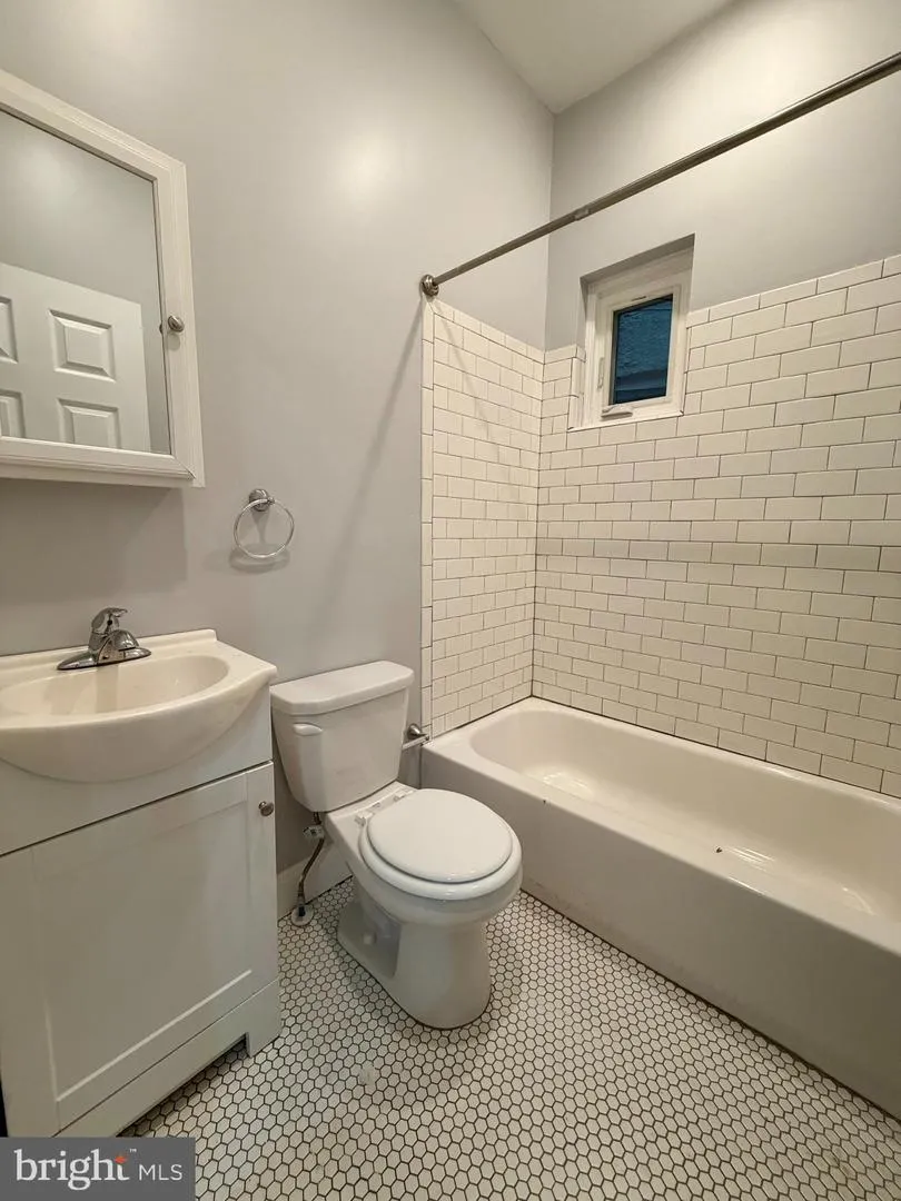 5028 WALNUT STREET #1F Philadelphia, PA 19139