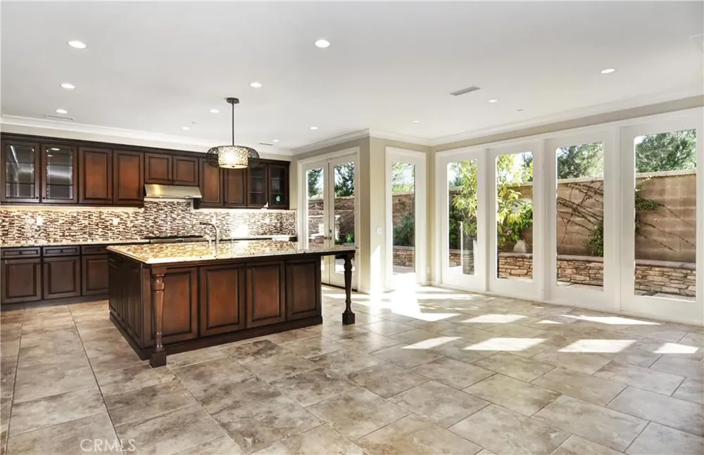 60 Kingsbury Irvine, CA 92620