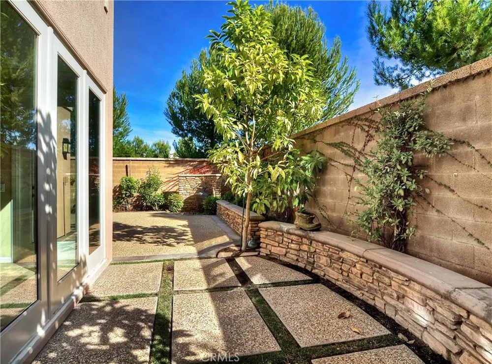 60 Kingsbury Irvine, CA 92620