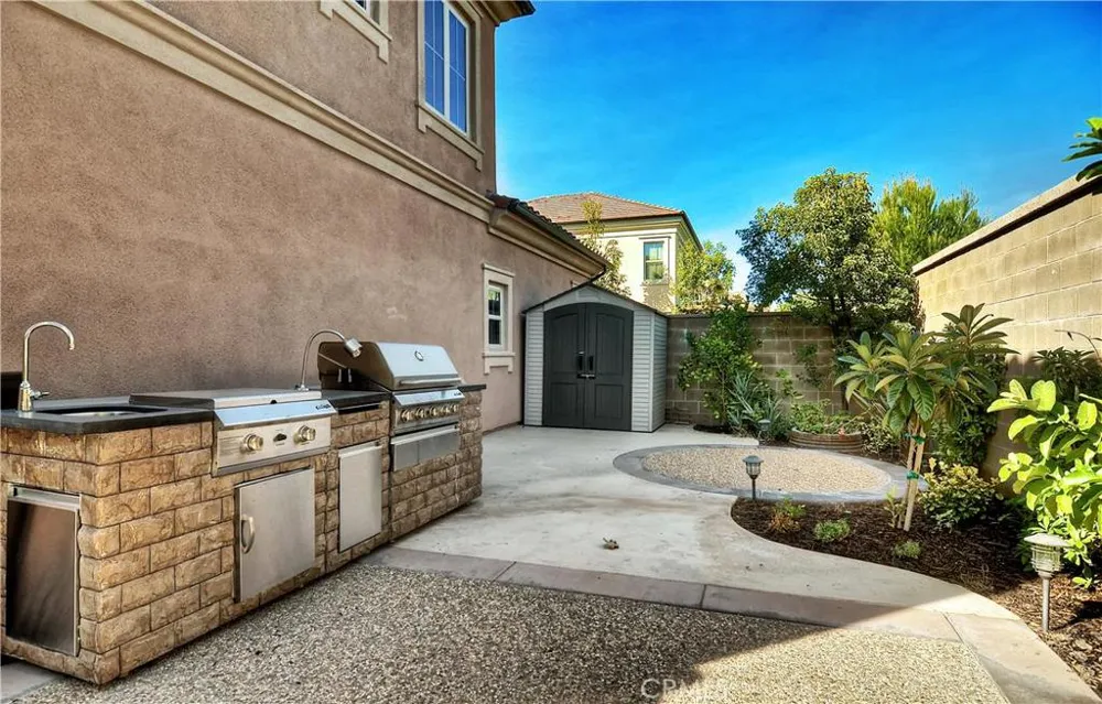 60 Kingsbury Irvine, CA 92620