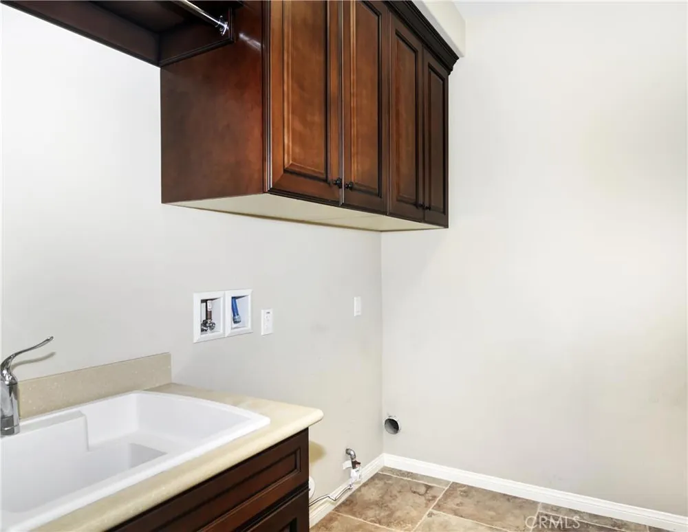 60 Kingsbury Irvine, CA 92620