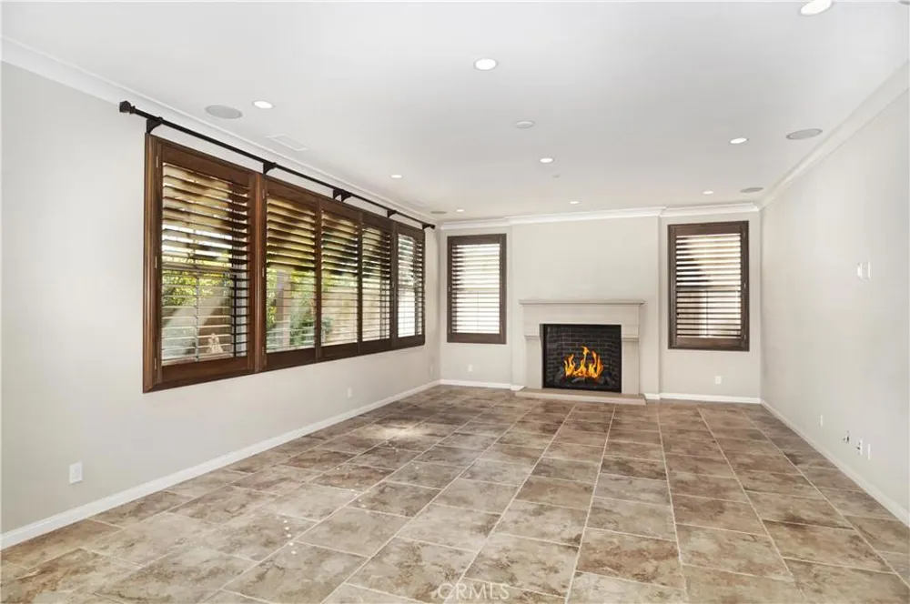 60 Kingsbury Irvine, CA 92620