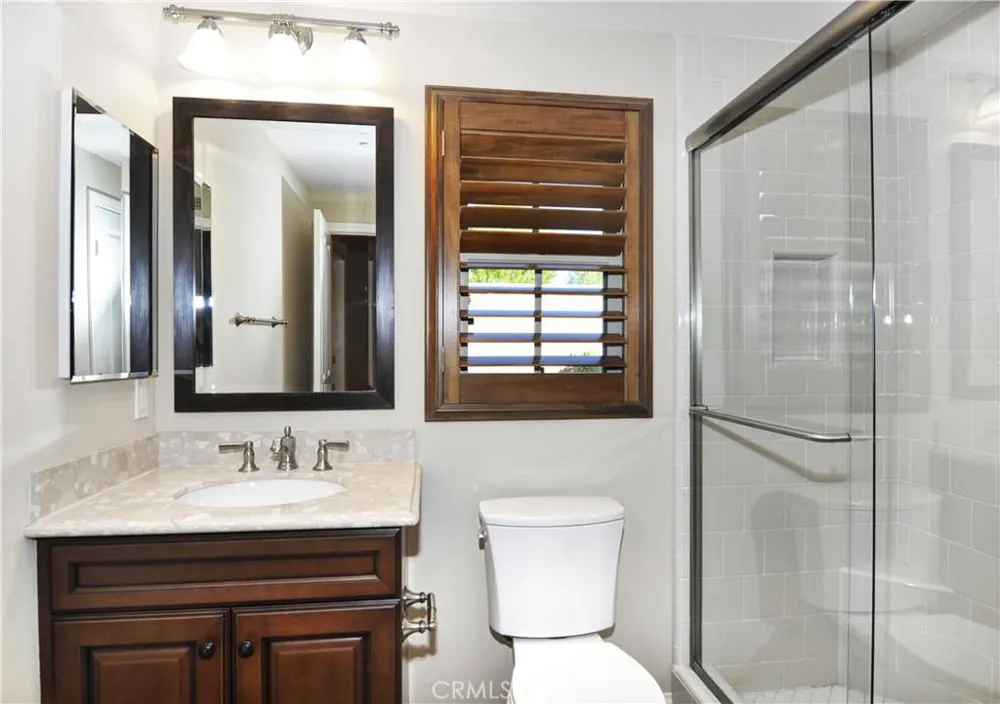 60 Kingsbury Irvine, CA 92620